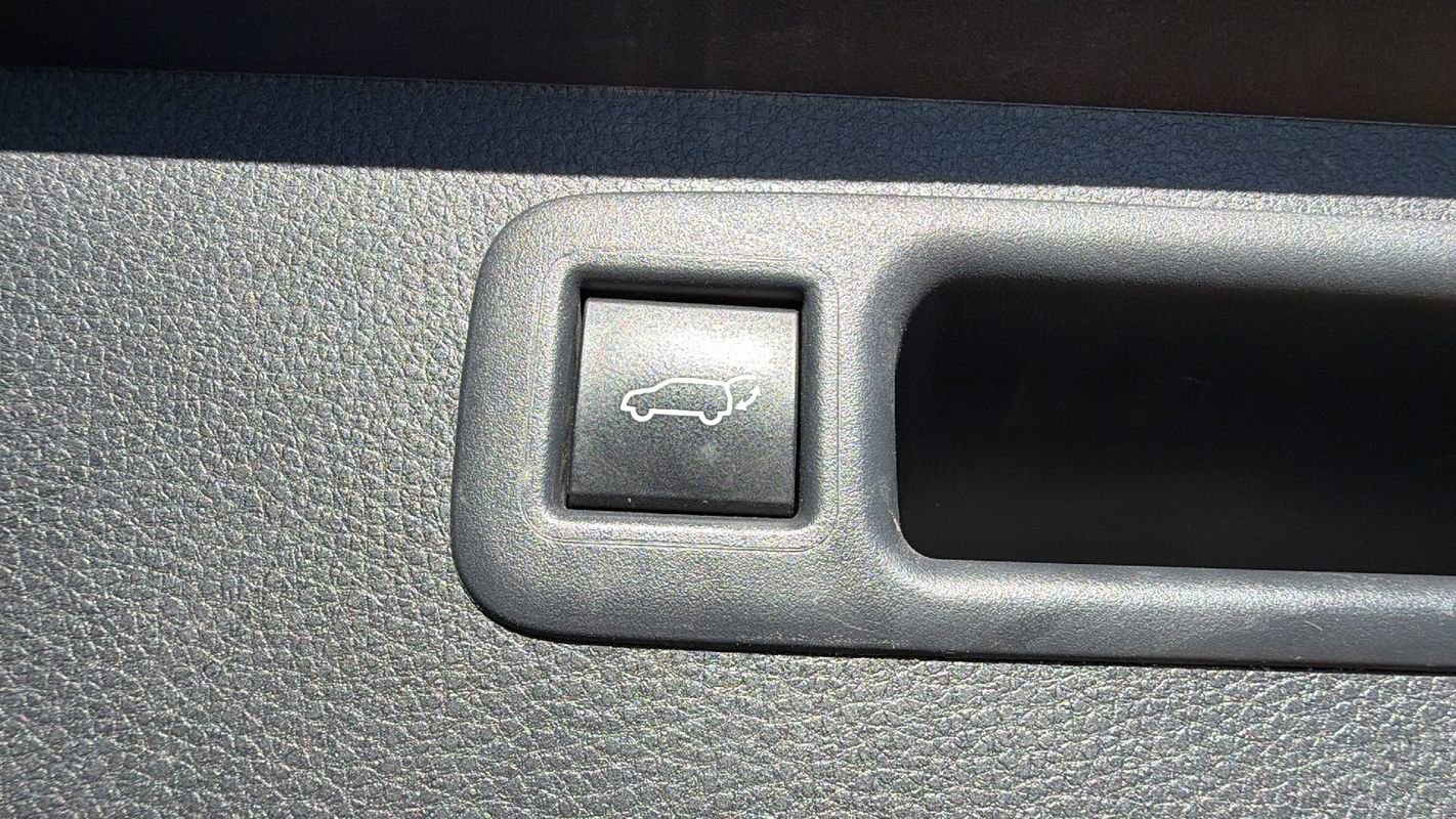 Used 2023 Toyota Highlander XLE image 7