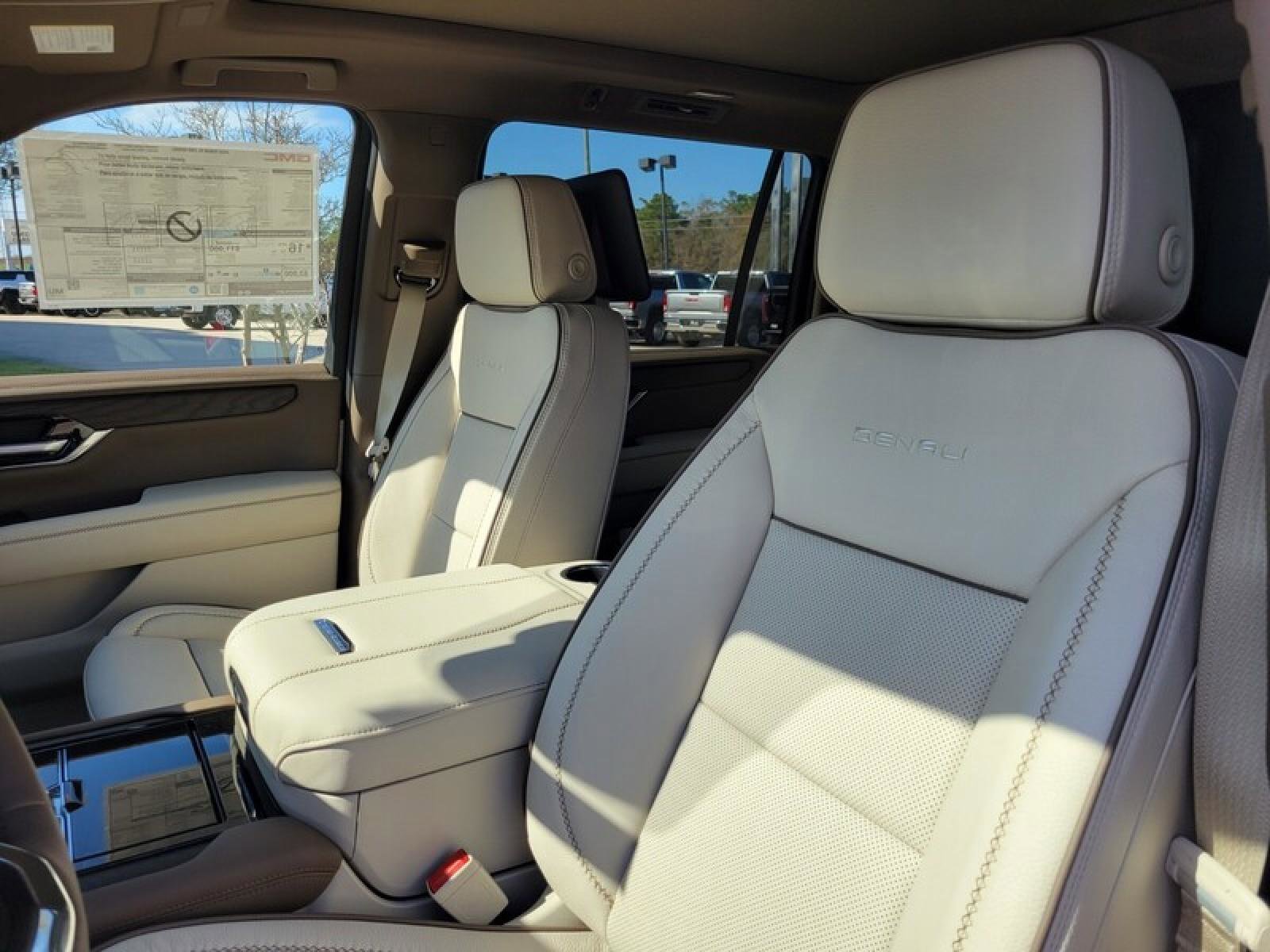 New 2026 GMC Yukon XL Denali w/ Denali Reserve Package image 13