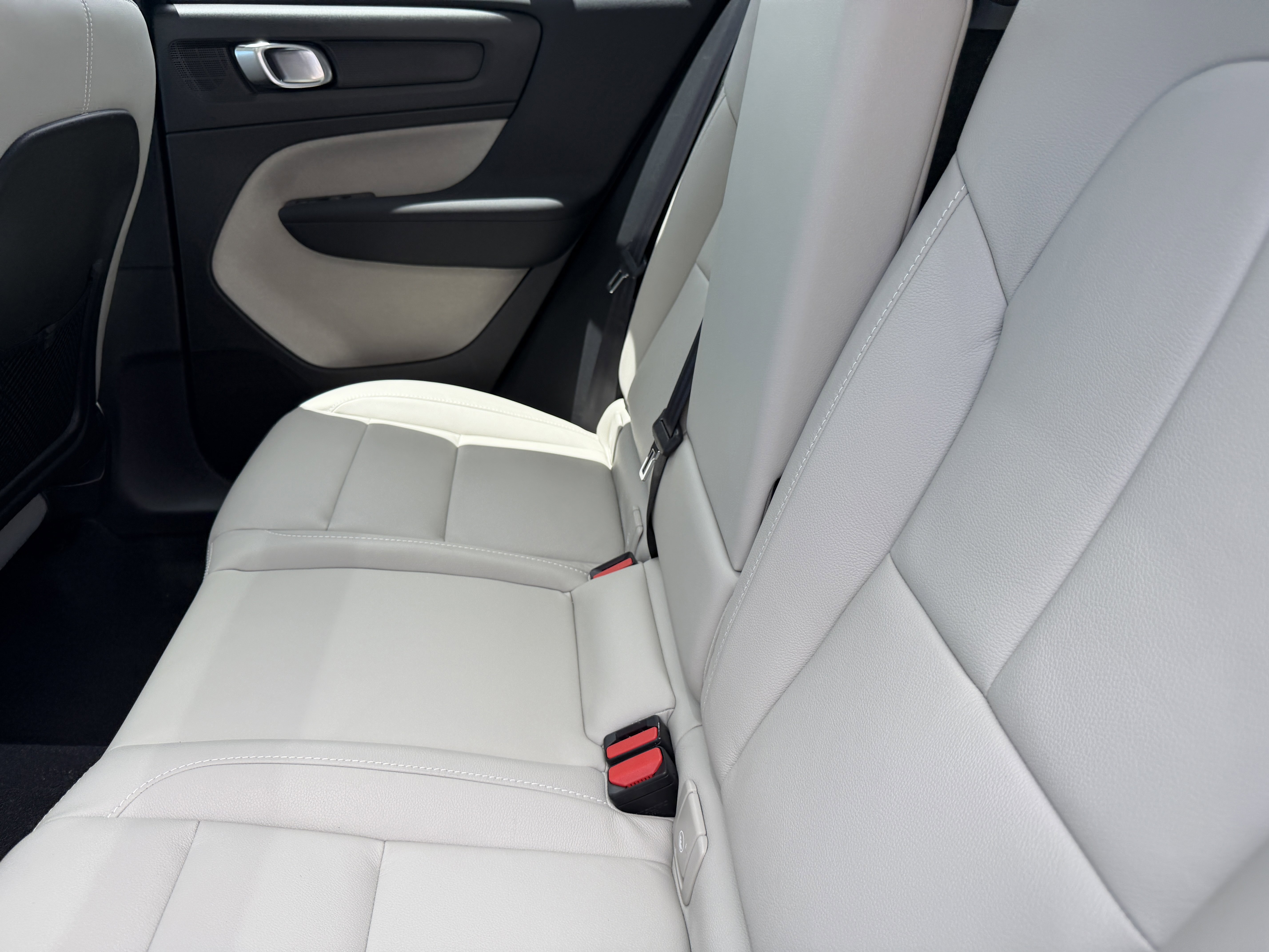 Used 2020 Volvo XC40 T4 Momentum FWD image 17