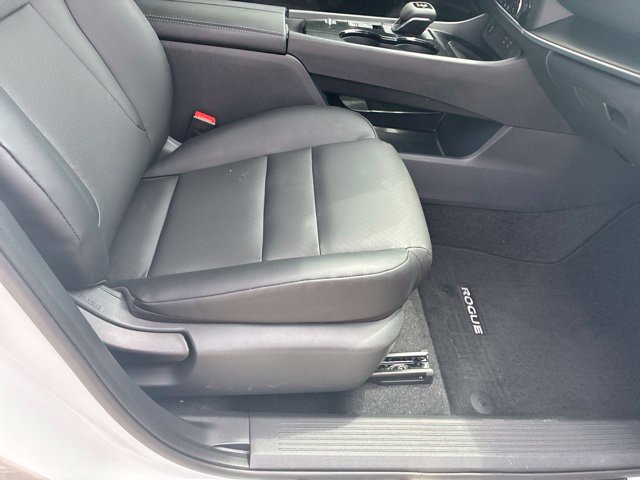 Used 2026 Nissan Rogue Dark Armor FWD image 11