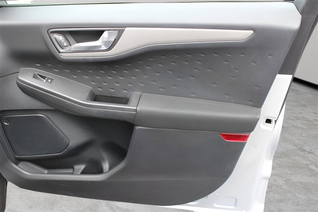 Used 2020 Ford Escape SE image 25