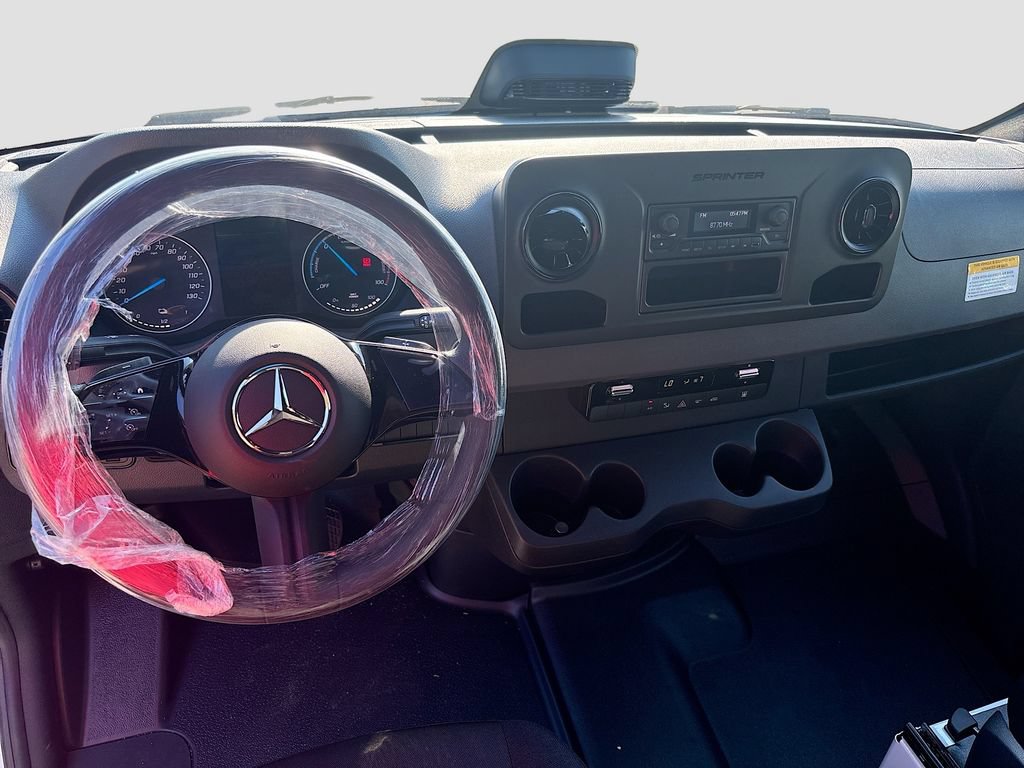 New 2025 Mercedes-Benz eSprinter 170 Cargo image 31
