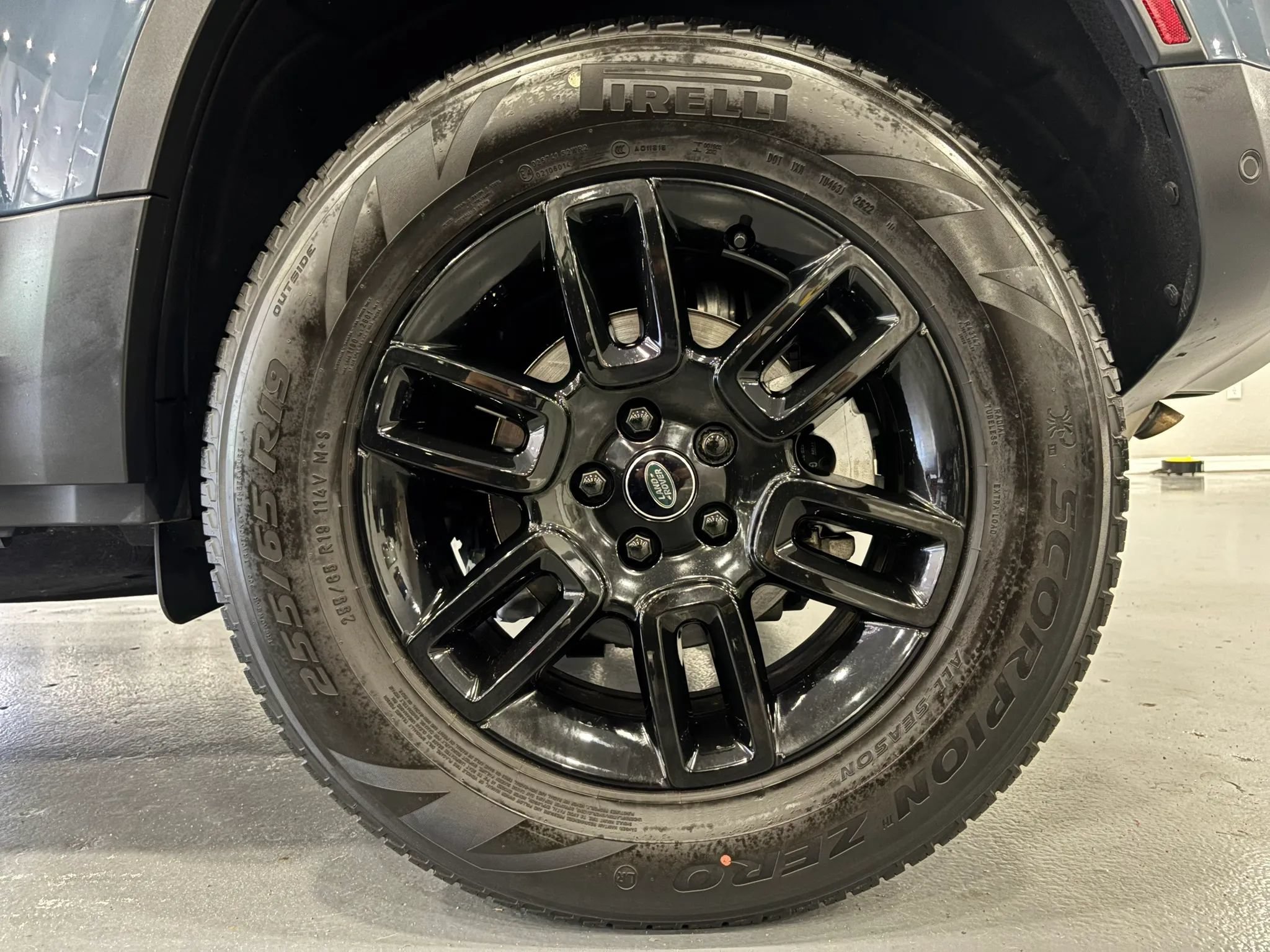 Used 2023 Land Rover Defender 110 S AWD/4WD image 60