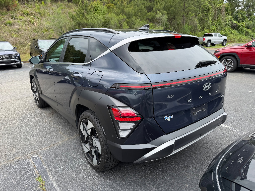Used 2024 Hyundai Kona Limited FWD image 2