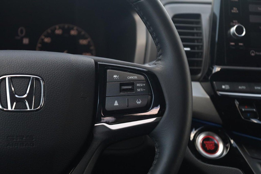 Certified 2025 Honda Odyssey Touring image 9