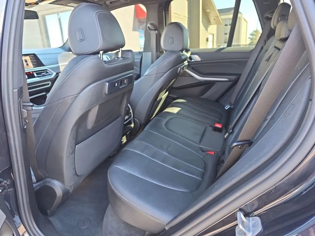 Used 2021 BMW X5 xDrive40i w/ M Sport Package image 13