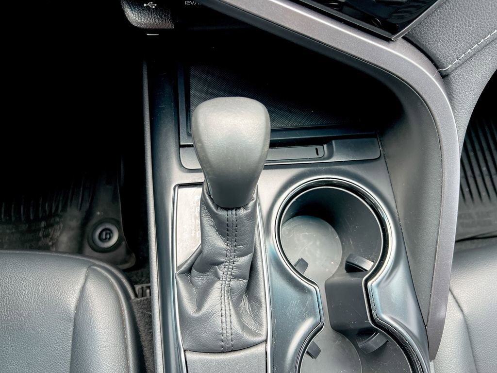 Used 2019 Toyota Camry SE w/ Carpet Mat Package image 14