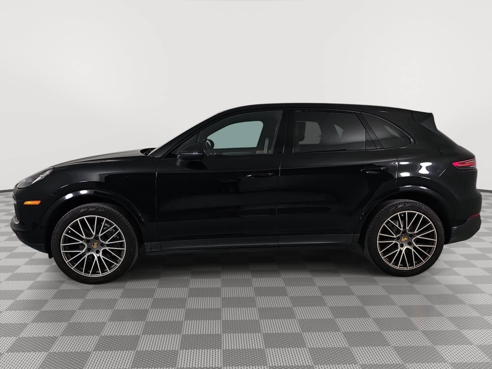 Used 2023 Porsche Cayenne Platinum Edition AWD/4WD image 5