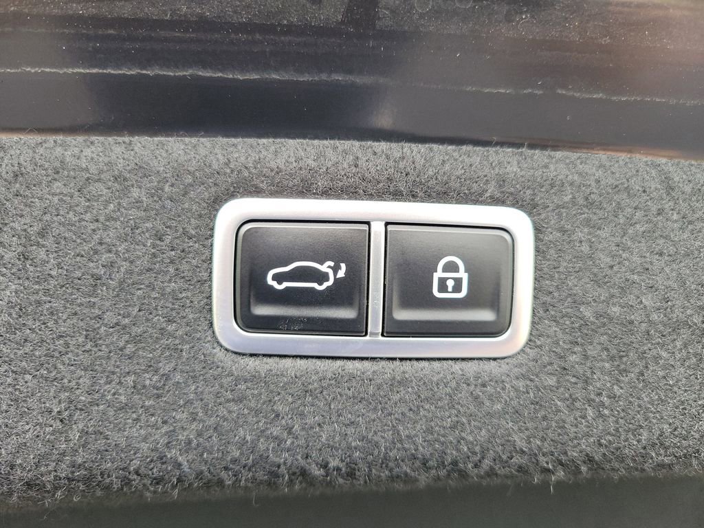 Used 2023 Genesis G70 3.3T w/ Sport Prestige Package image 8