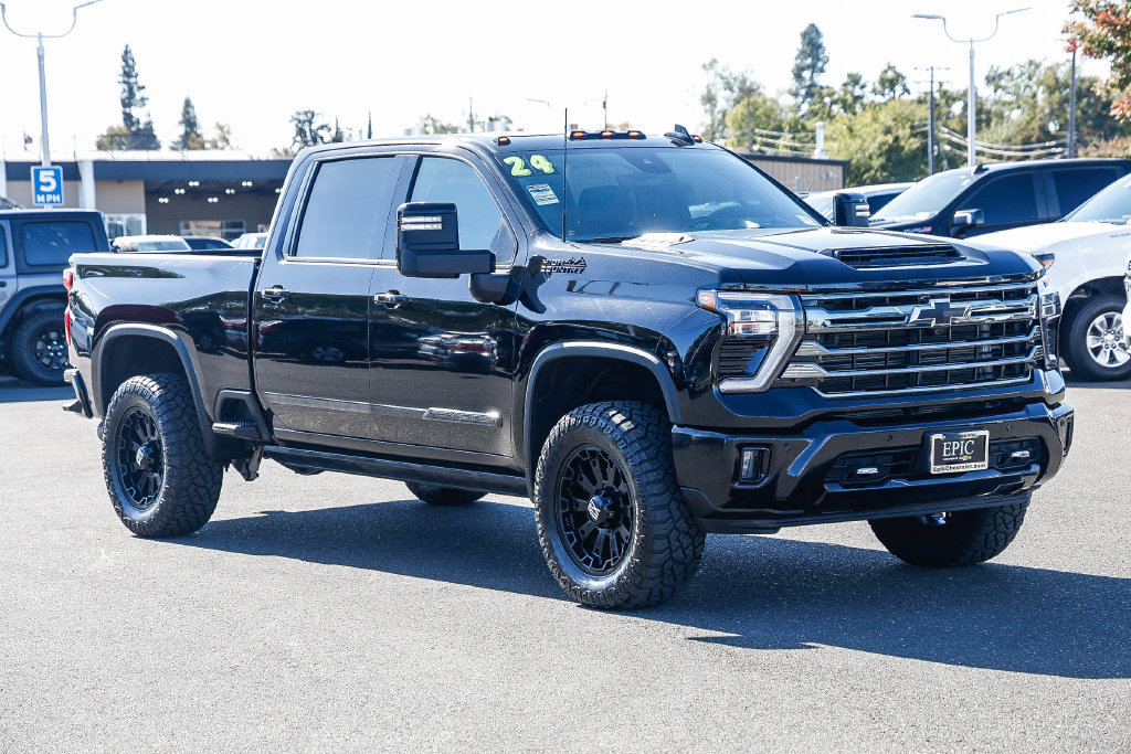 Used 2024 Chevrolet Silverado 3500 High Country w/ Technology Package AWD/4WD image 5