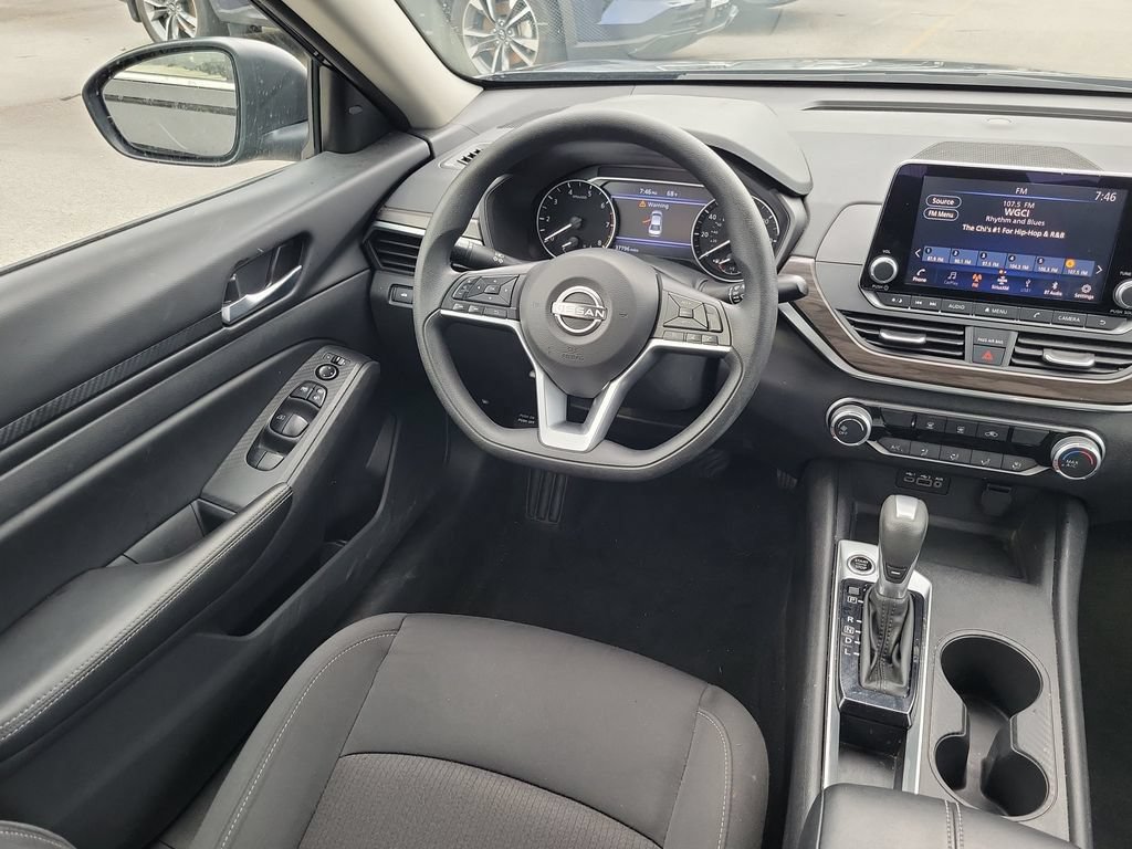 Used 2025 Nissan Altima 2.5 SV FWD image 13