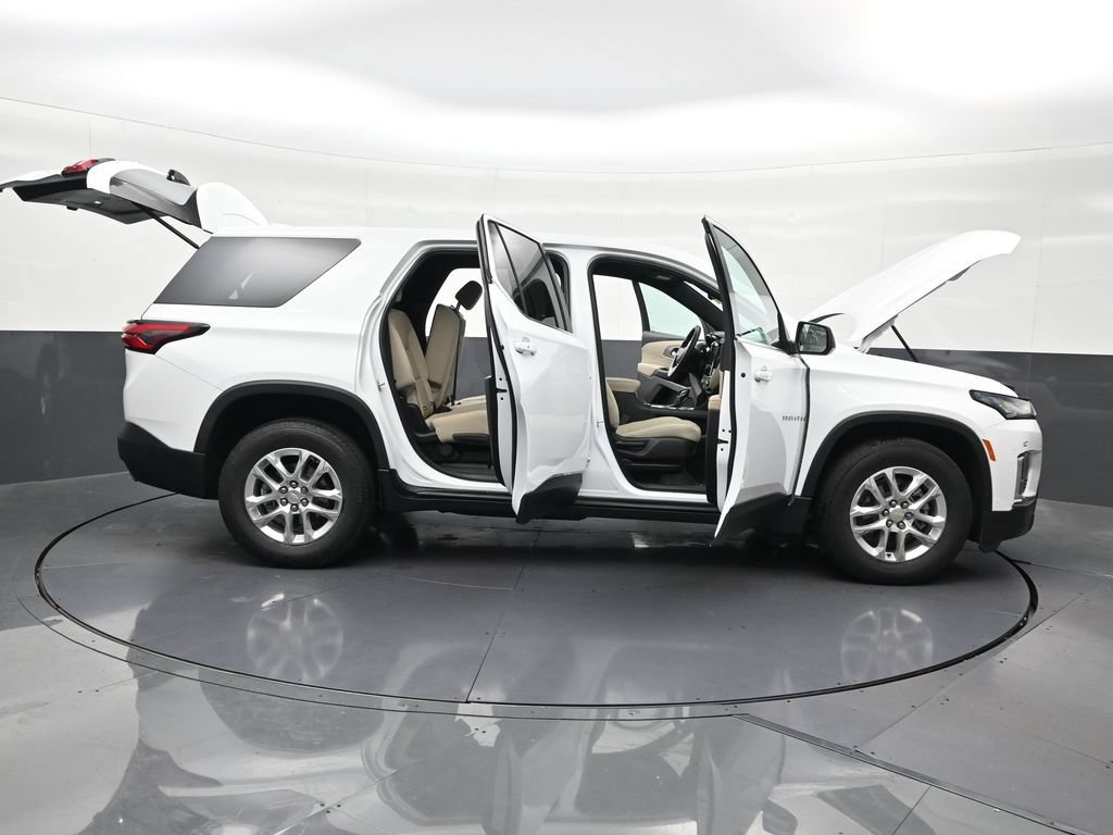 Used 2022 Chevrolet Traverse LS FWD image 32