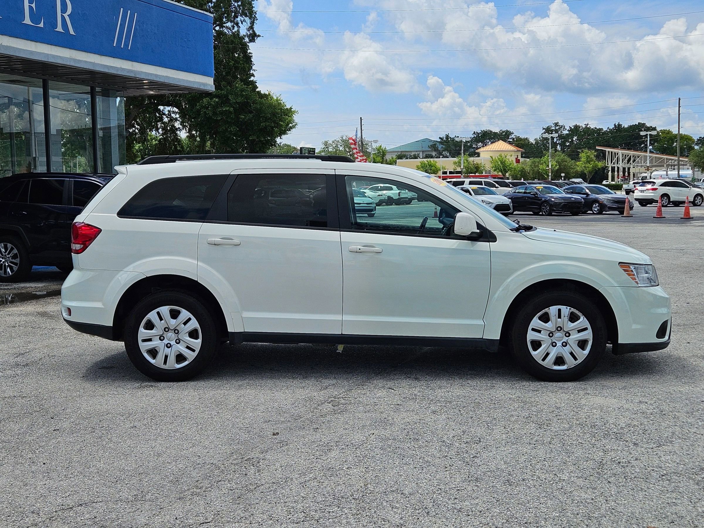 Used 2019 Dodge Journey SE w/ Connectivity Group FWD image 9