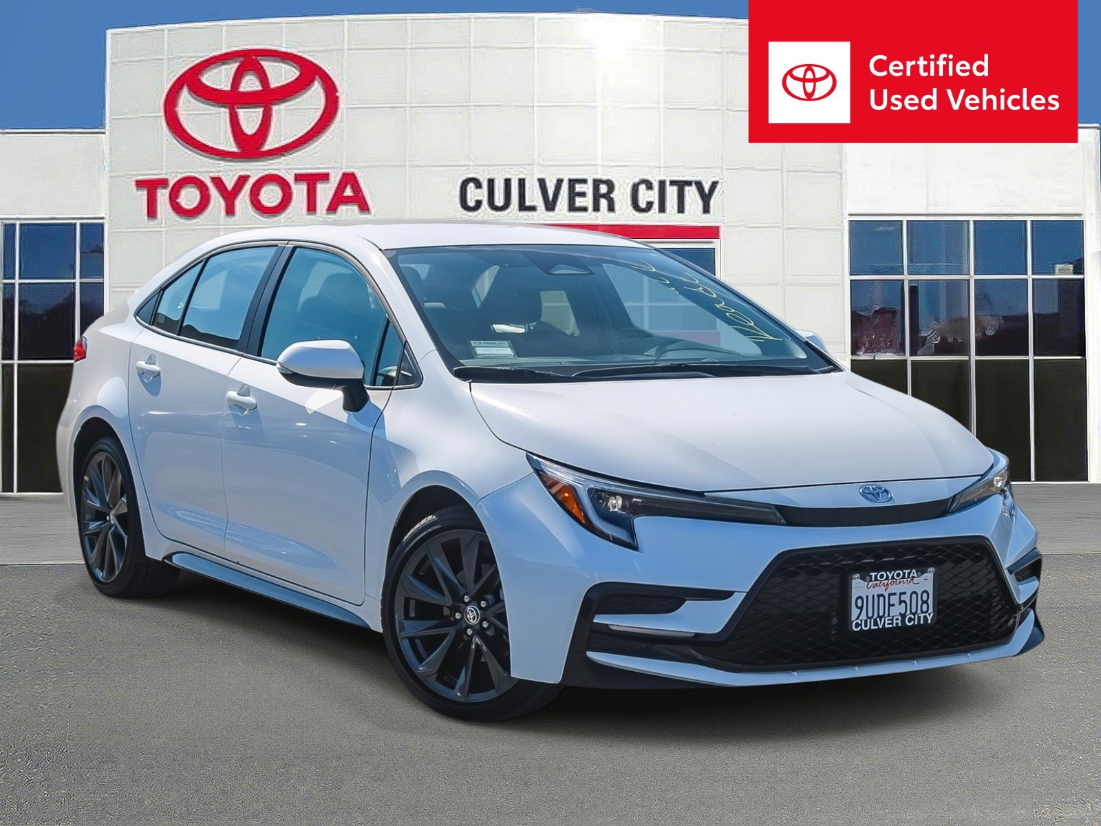 Used 2025 Toyota Corolla SE w/ Convenience Package FWD image 1