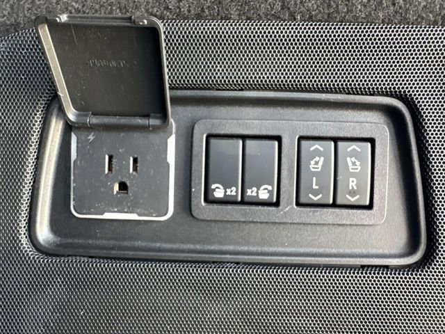 Used 2023 Cadillac Escalade ESV Luxury RWD image 13