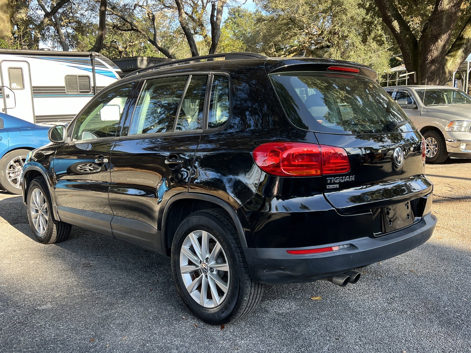 Used 2018 Volkswagen Tiguan Limited image 3