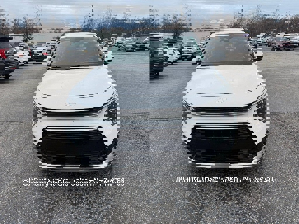 Used 2023 Kia Niro EX Touring image 4