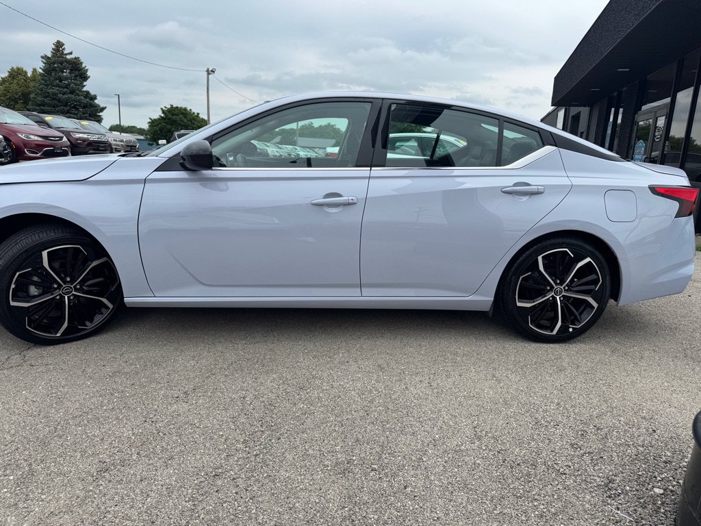 Used 2025 Nissan Altima 2.5 SR FWD image 5