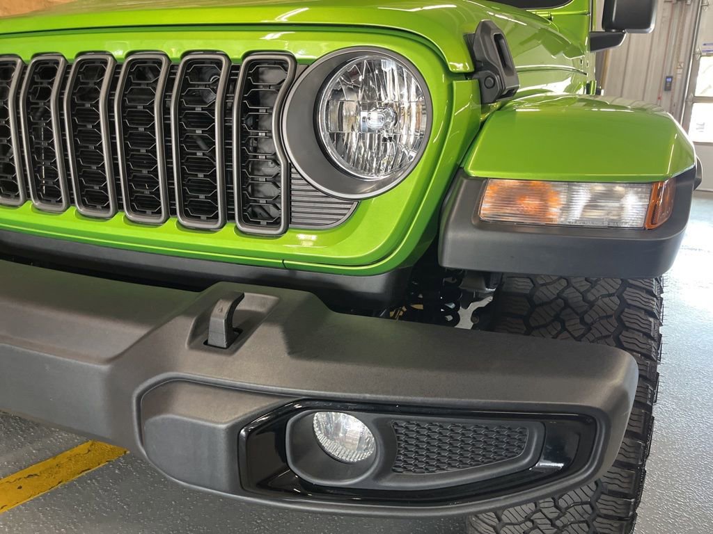 Used 2025 Jeep Gladiator Sport image 10