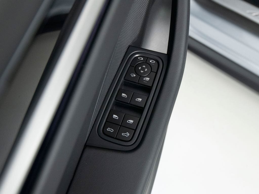 New 2026 Porsche Macan 4 Electric AWD/4WD image 20