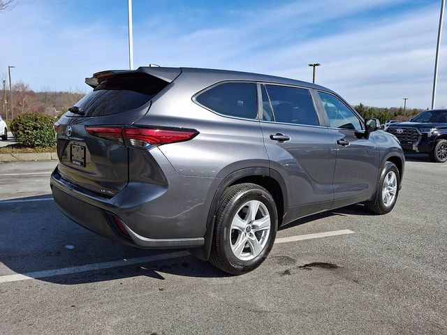 Used 2023 Toyota Highlander LE image 6