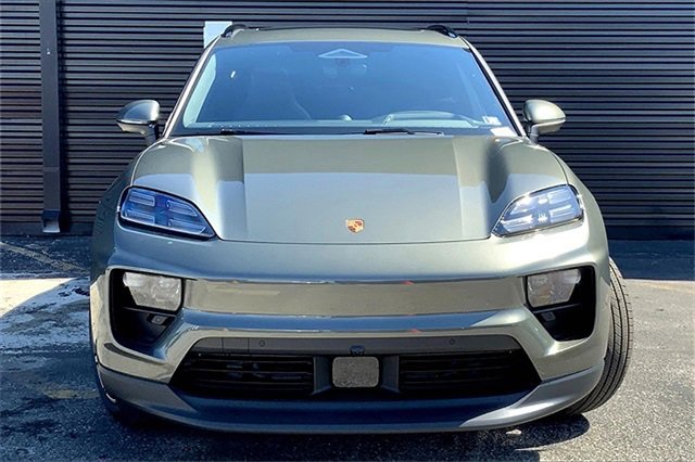 Used 2025 Porsche Macan 4 Electric image 13