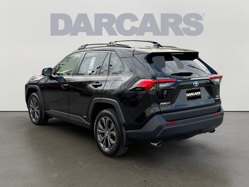 Used 2023 Toyota RAV4 XLE Premium AWD/4WD image 5