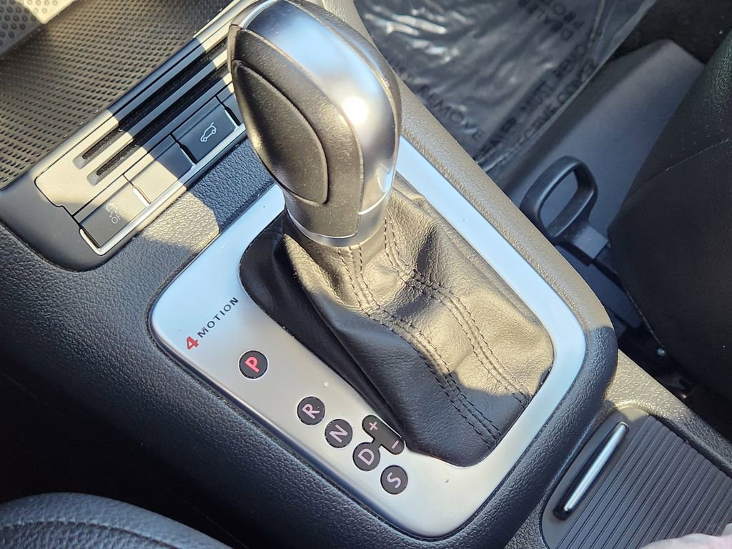 Used 2011 Volkswagen Tiguan SE image 10