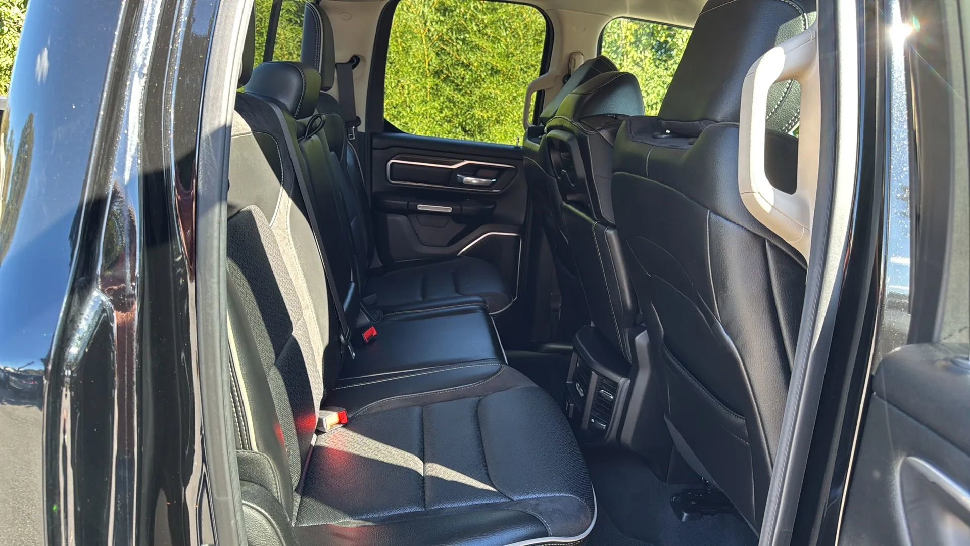 Used 2019 RAM 1500 Laramie image 13