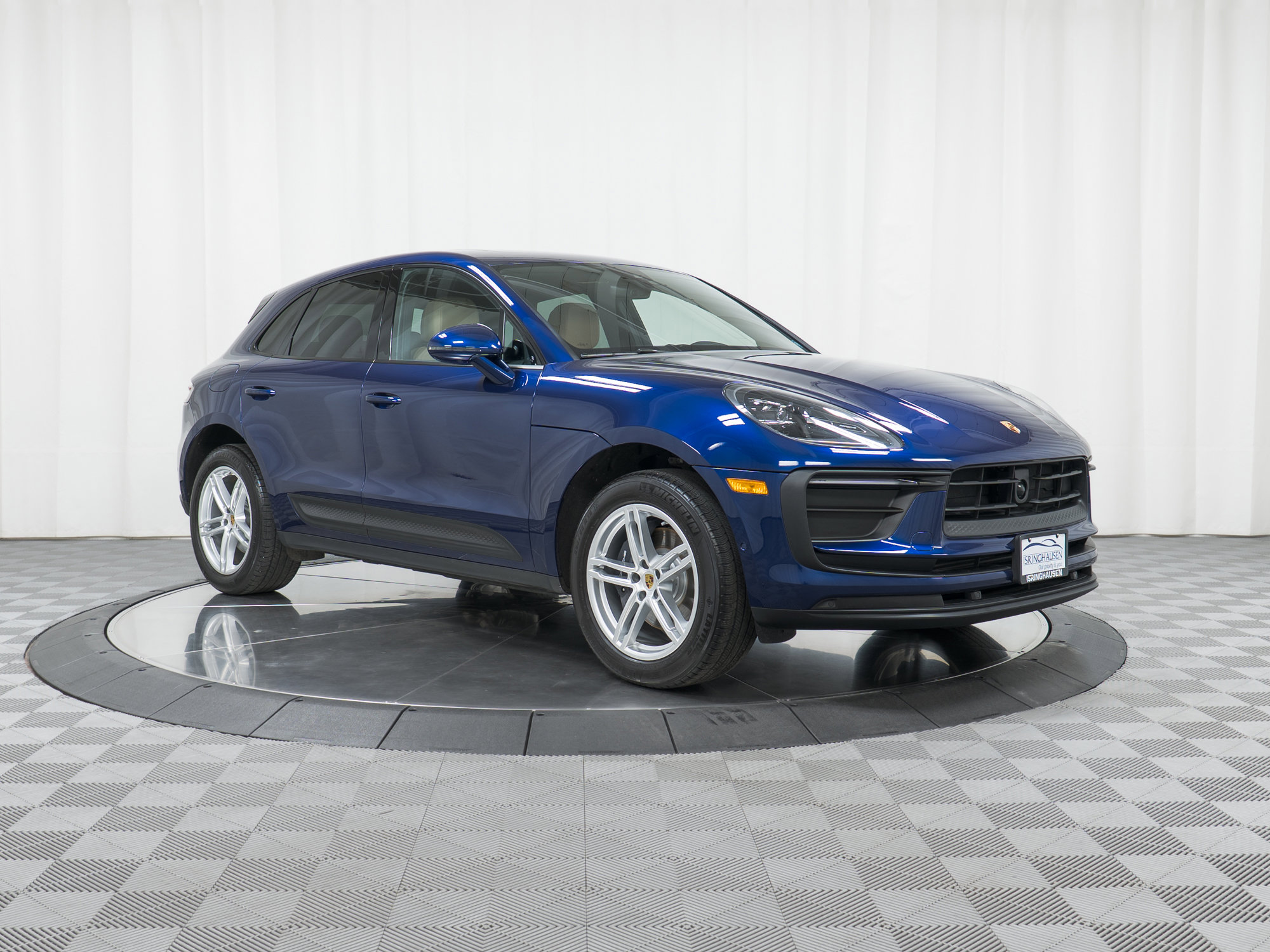 Certified 2022 Porsche Macan image 7