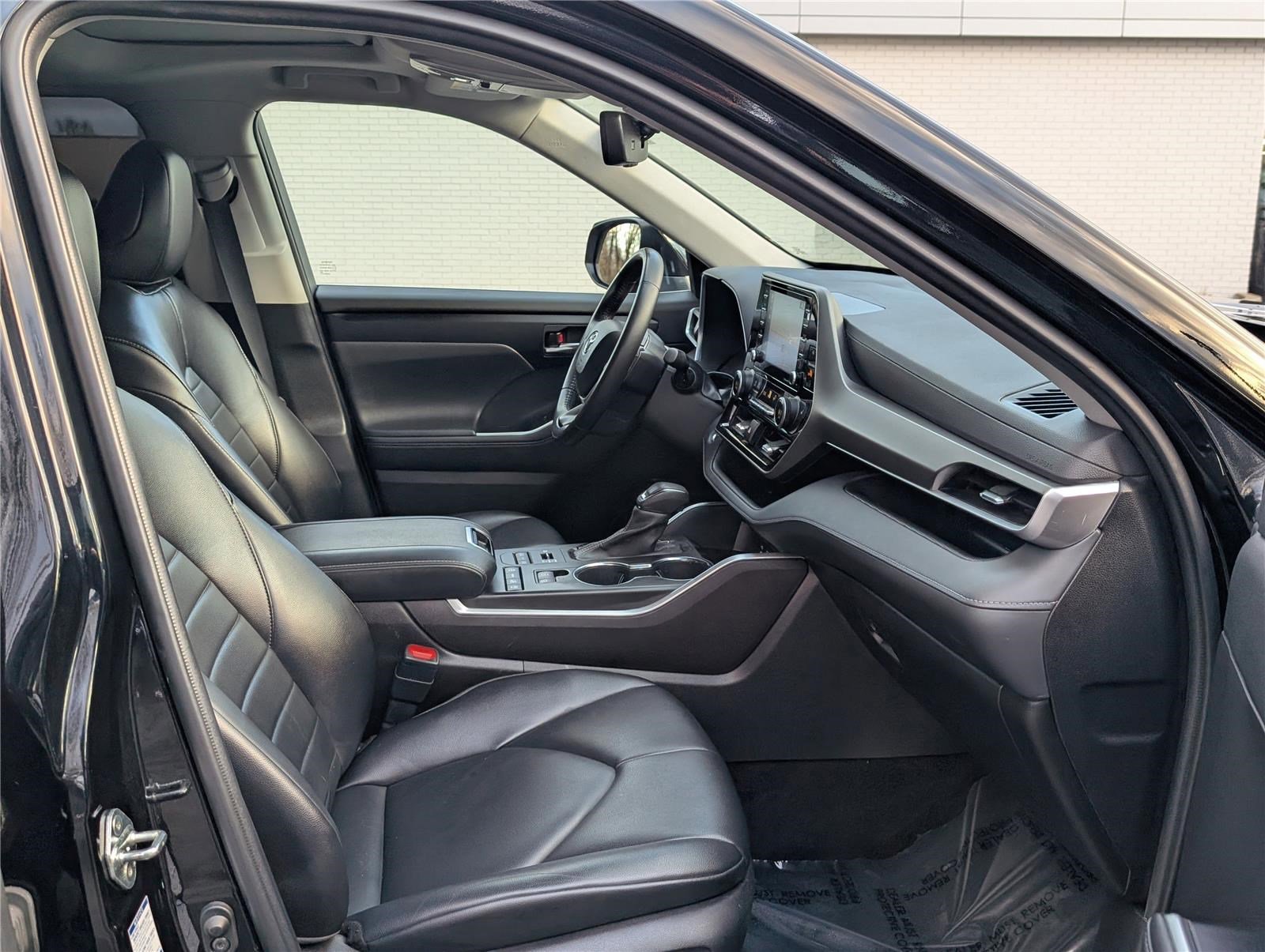 Used 2022 Toyota Highlander XLE image 11