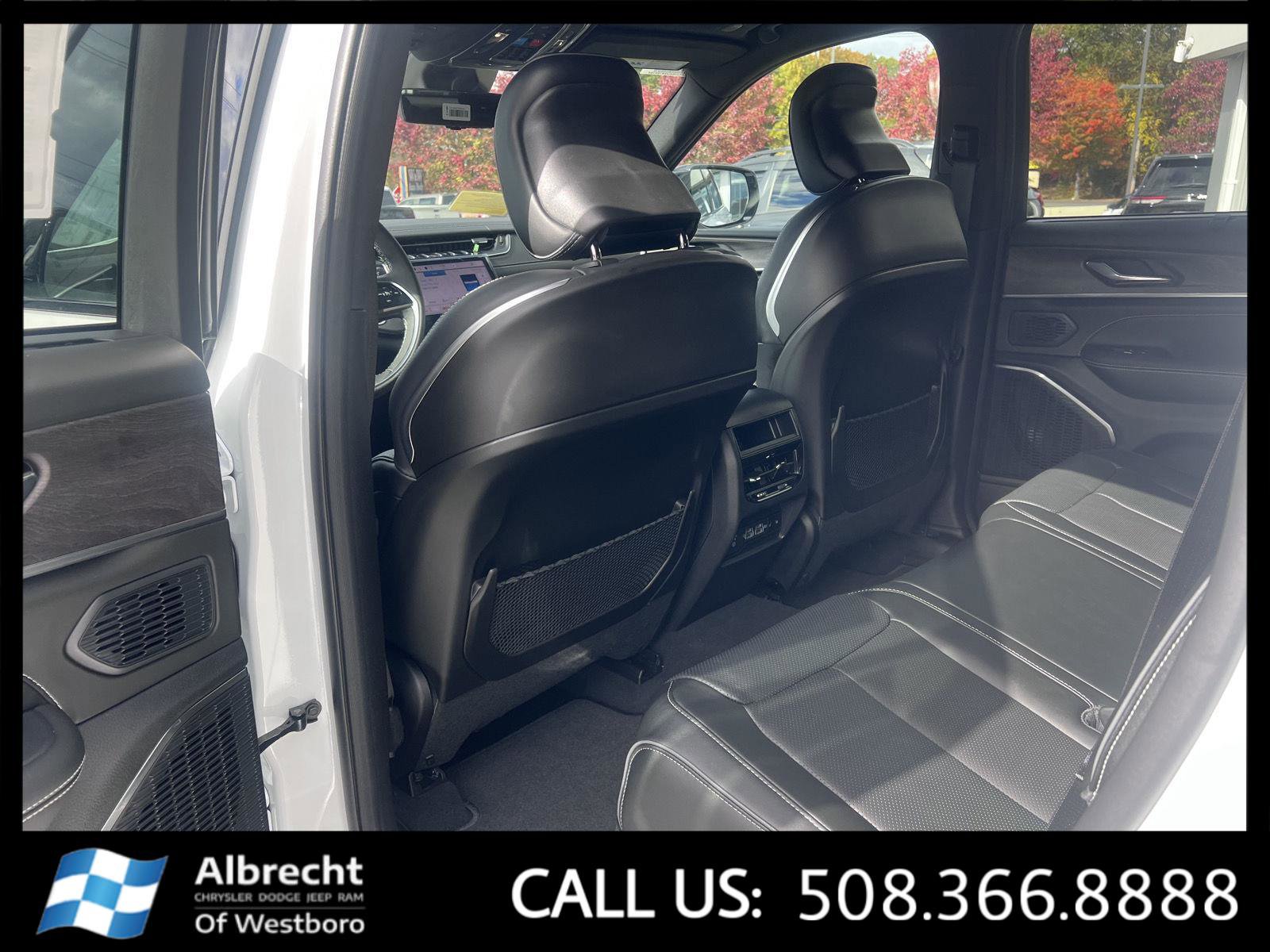 New 2025 Jeep Grand Cherokee Overland w/ Luxury Tech Group IV image 12