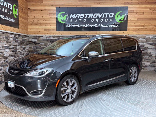 Used 2017 Chrysler Pacifica Limited FWD image 4
