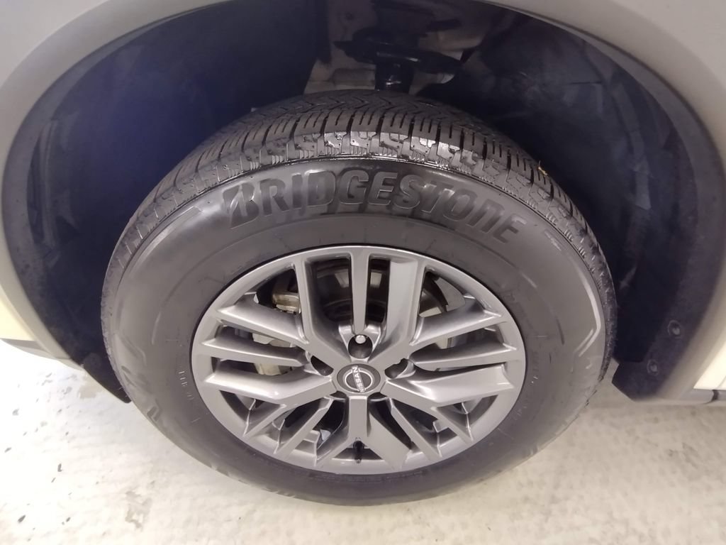 Used 2023 Nissan Rogue S AWD/4WD image 5