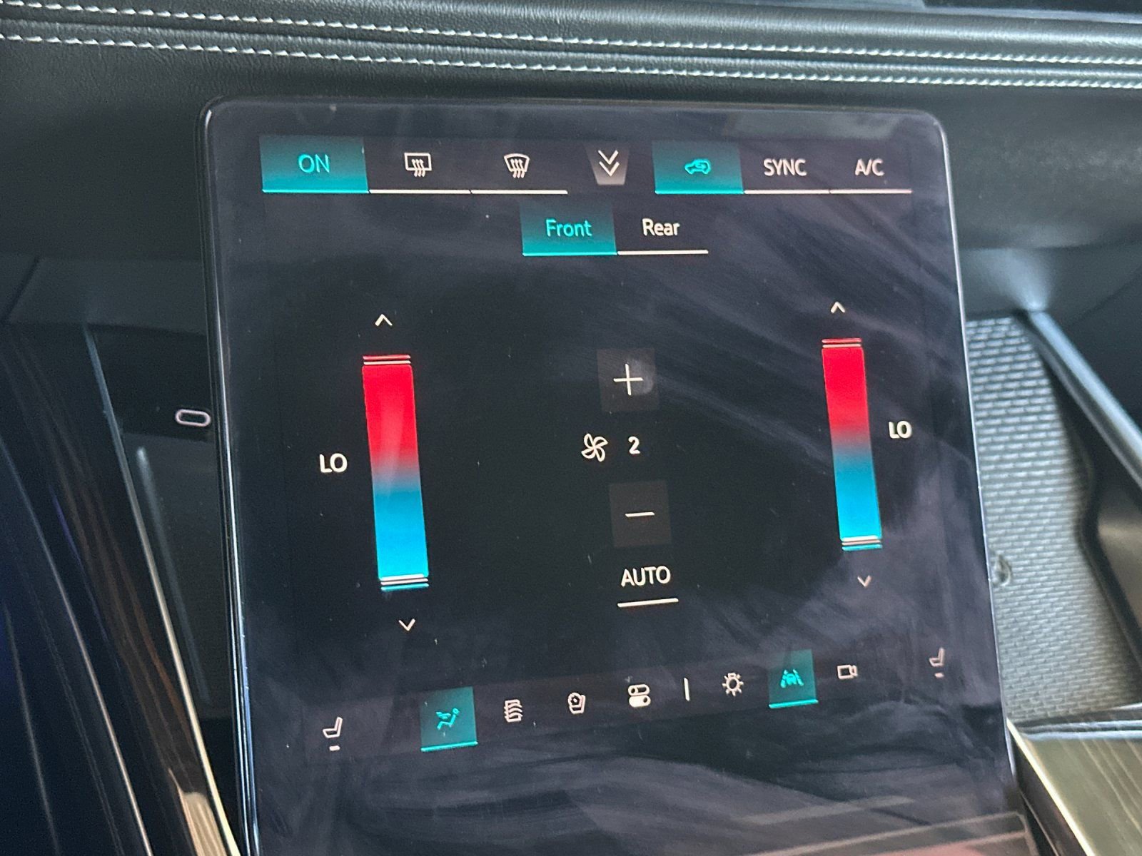 Used 2025 Cadillac Escalade ESV Luxury image 28