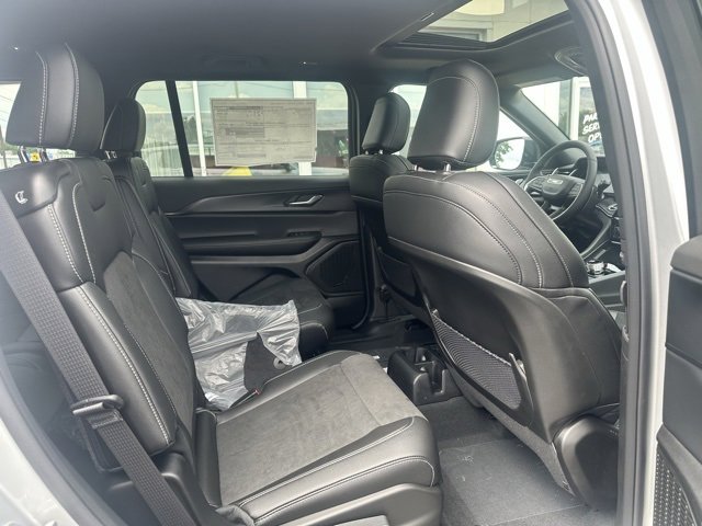 New 2025 Jeep Grand Cherokee L Altitude image 15