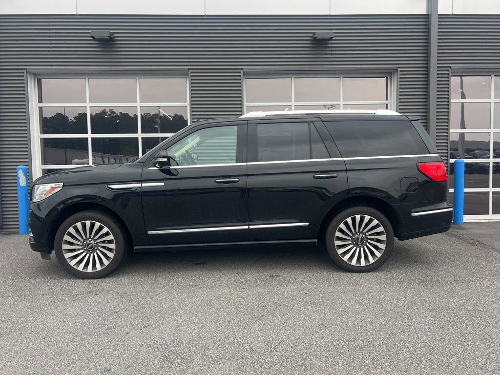 Used 2021 Lincoln Navigator Reserve w/ Luxury Package image 2