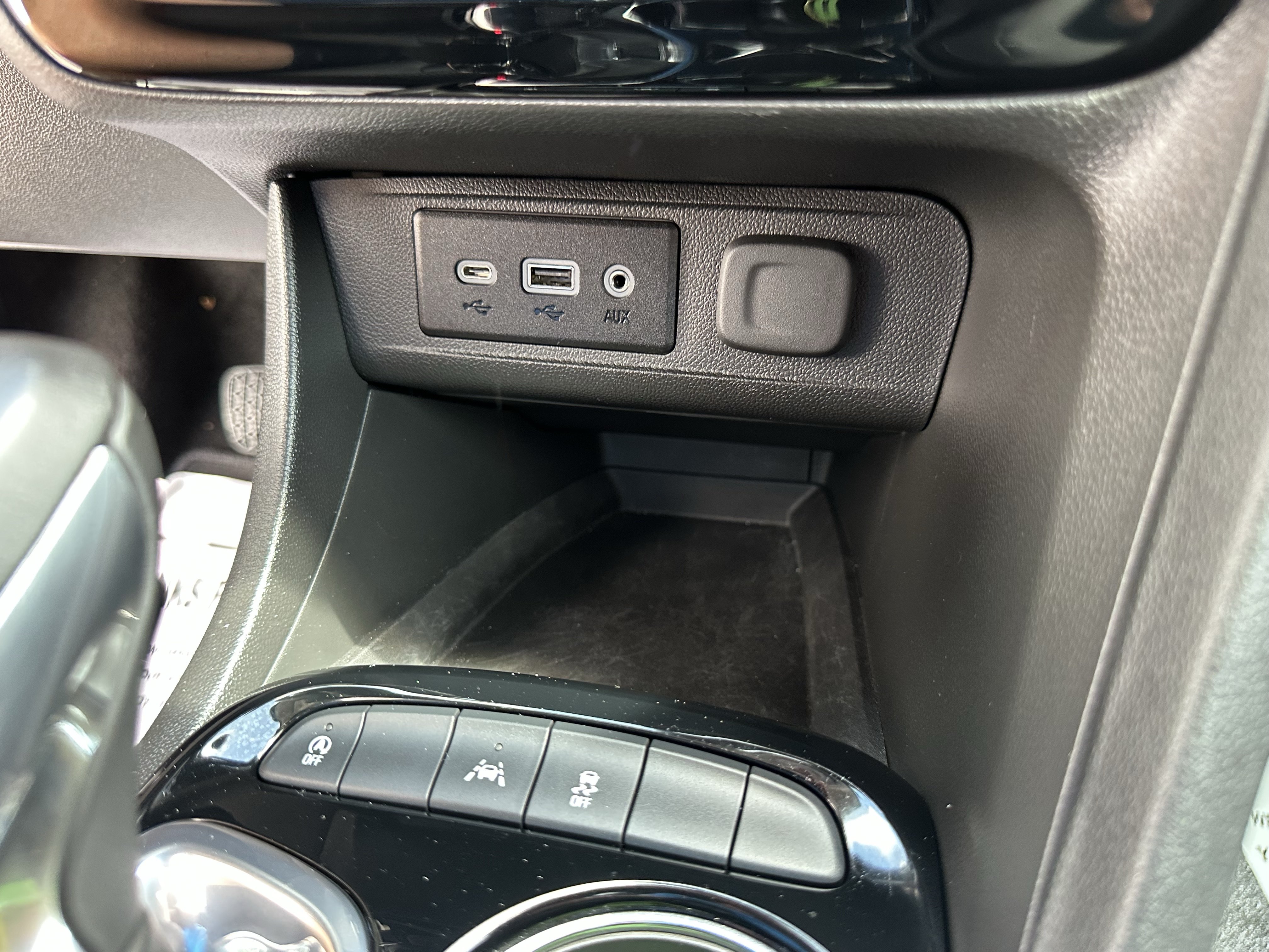 Certified 2023 Buick Encore GX Preferred w/ Cold Weather Comfort Package FWD image 26