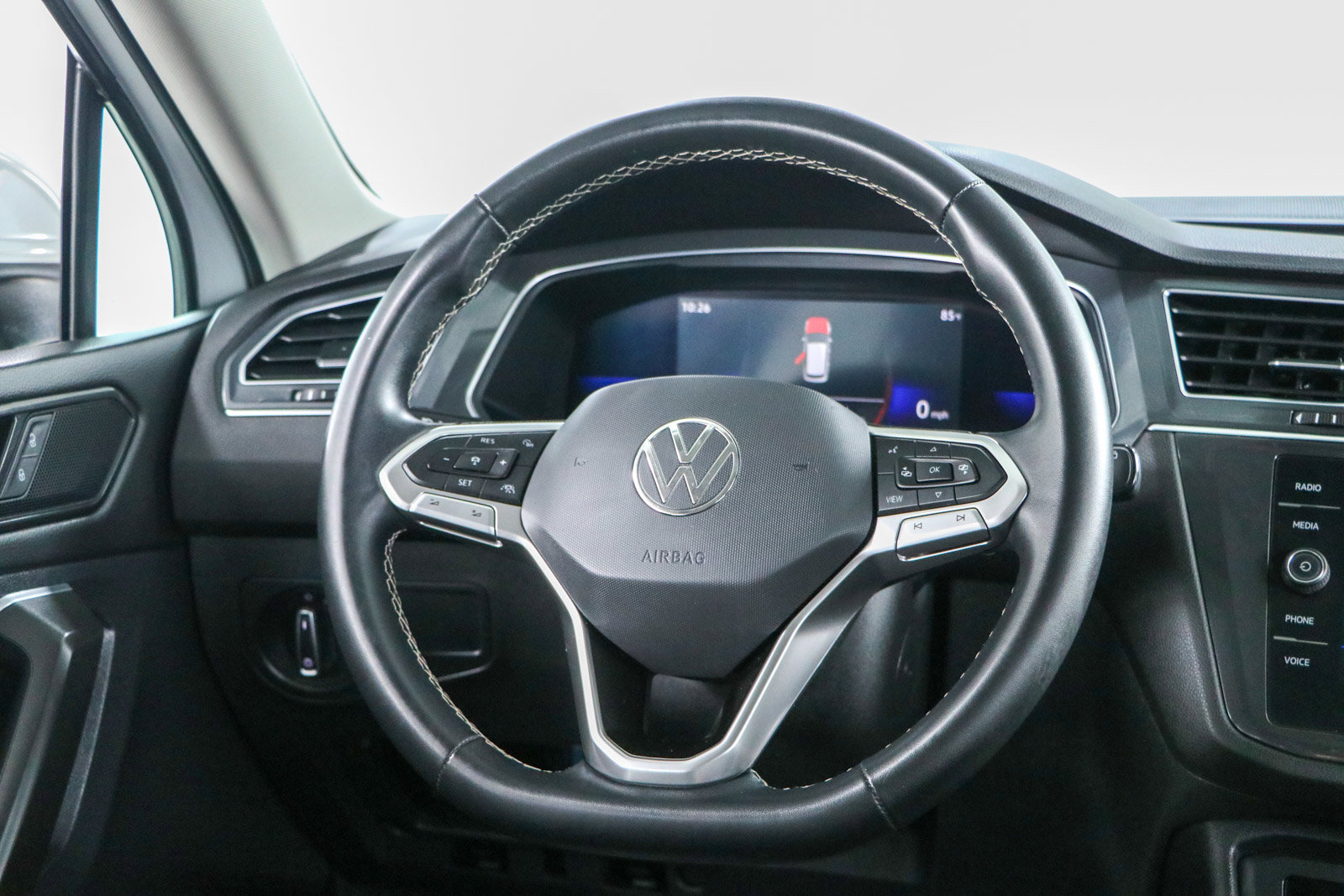 Used 2022 Volkswagen Tiguan SE FWD image 12