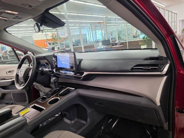 Used 2022 Toyota Sienna LE FWD image 13