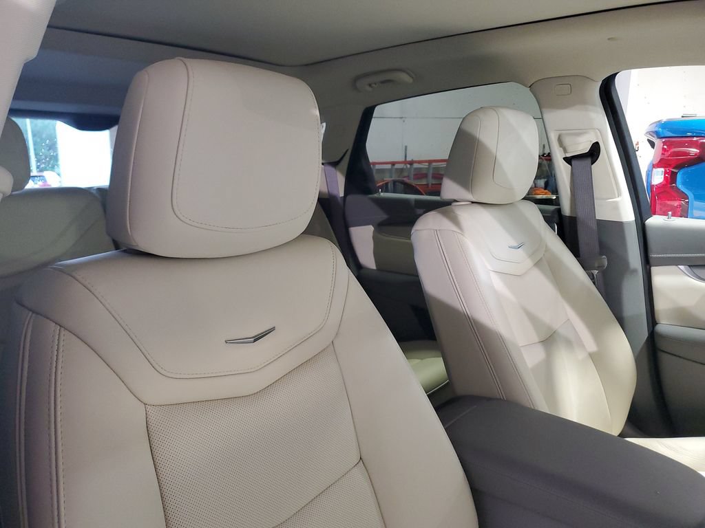 Certified 2023 Cadillac XT5 Premium Luxury w/ LPO, Premium Carpet Package FWD image 24