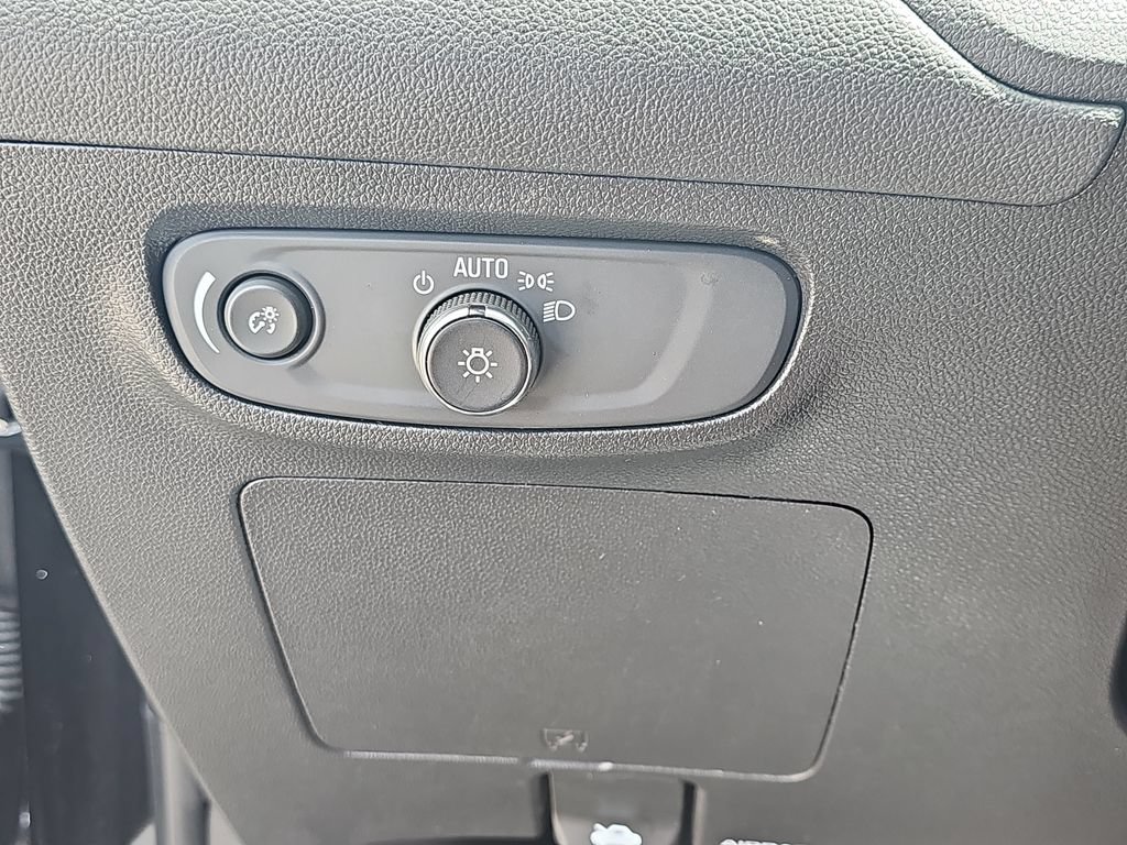 Certified 2025 Buick Encore GX Preferred AWD/4WD image 30