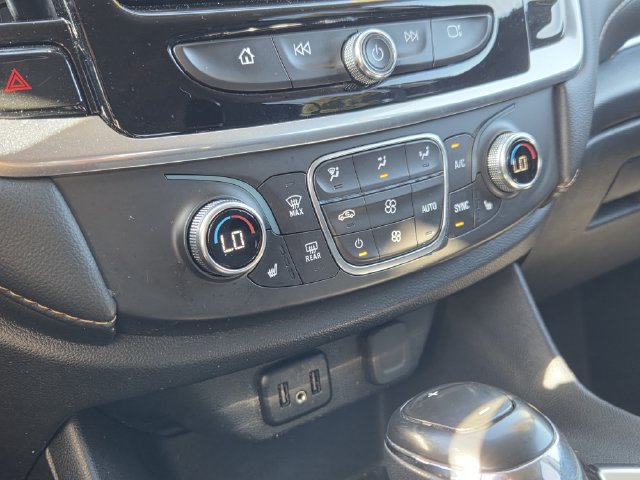 Used 2020 Chevrolet Traverse LT FWD image 32