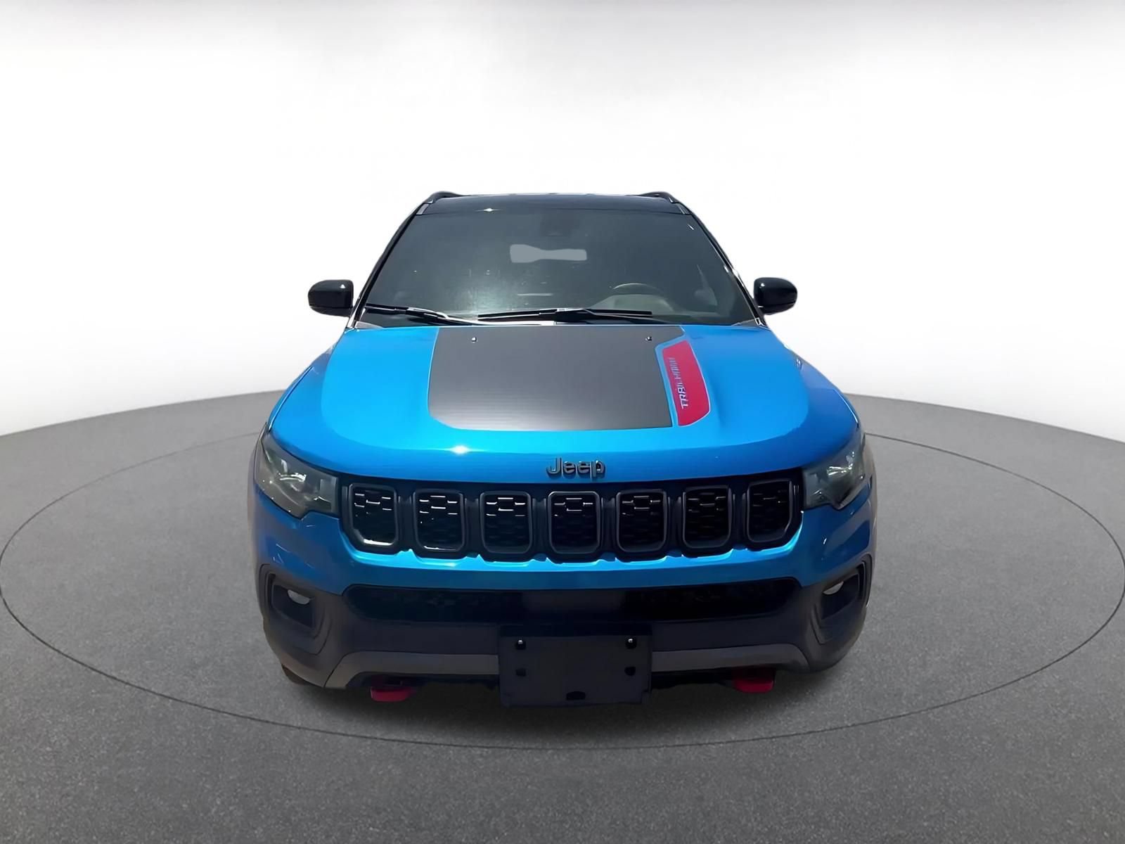 Used 2025 Jeep Compass Trailhawk AWD/4WD image 4