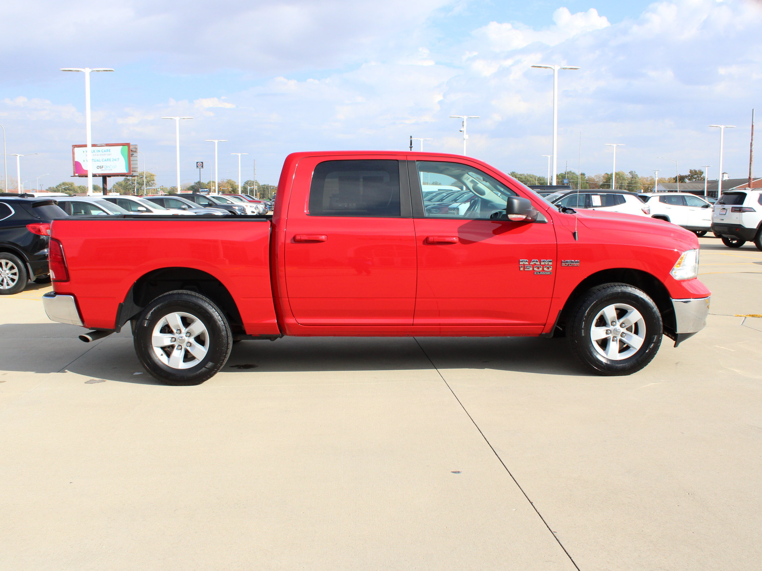 Used 2019 RAM 1500 Classic SLT w/ Luxury Group AWD/4WD image 9