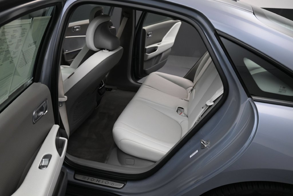 Certified 2023 Hyundai Ioniq 6 Limited AWD/4WD image 11