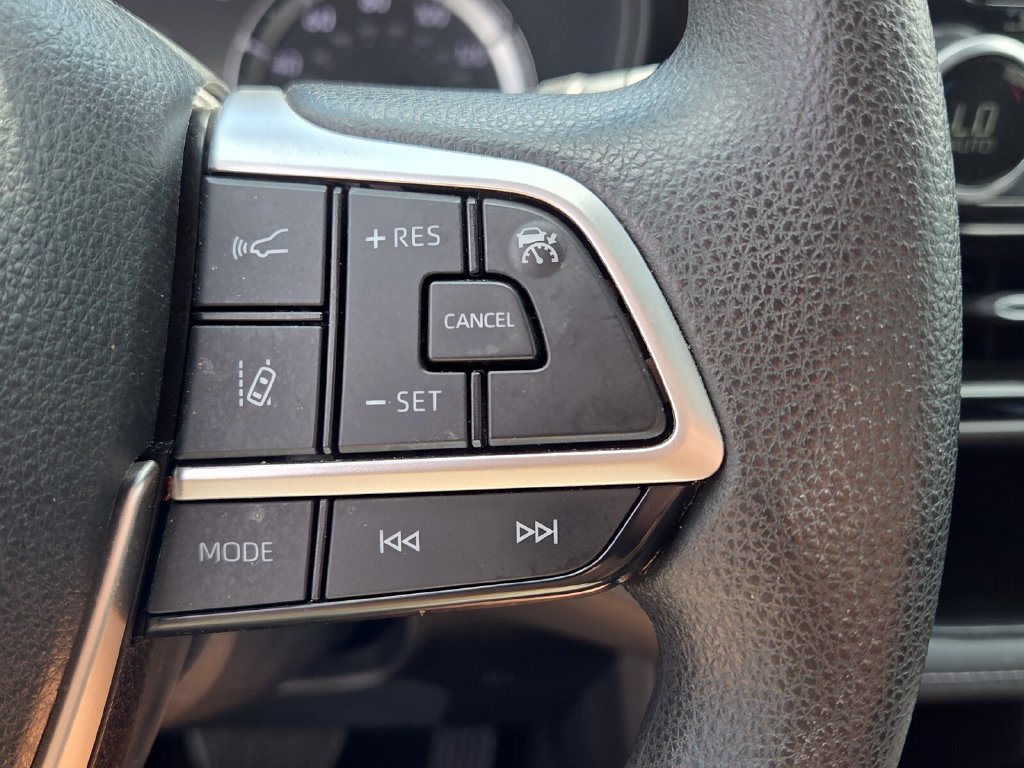 Used 2023 Toyota Highlander L FWD image 25