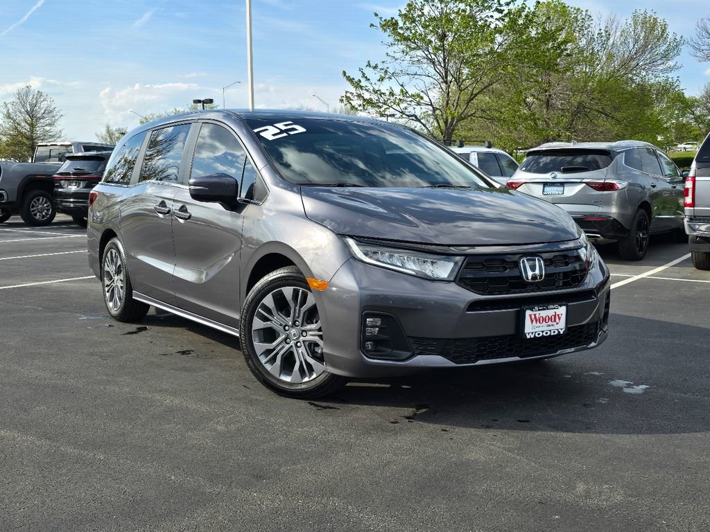 Used 2025 Honda Odyssey Touring image 2