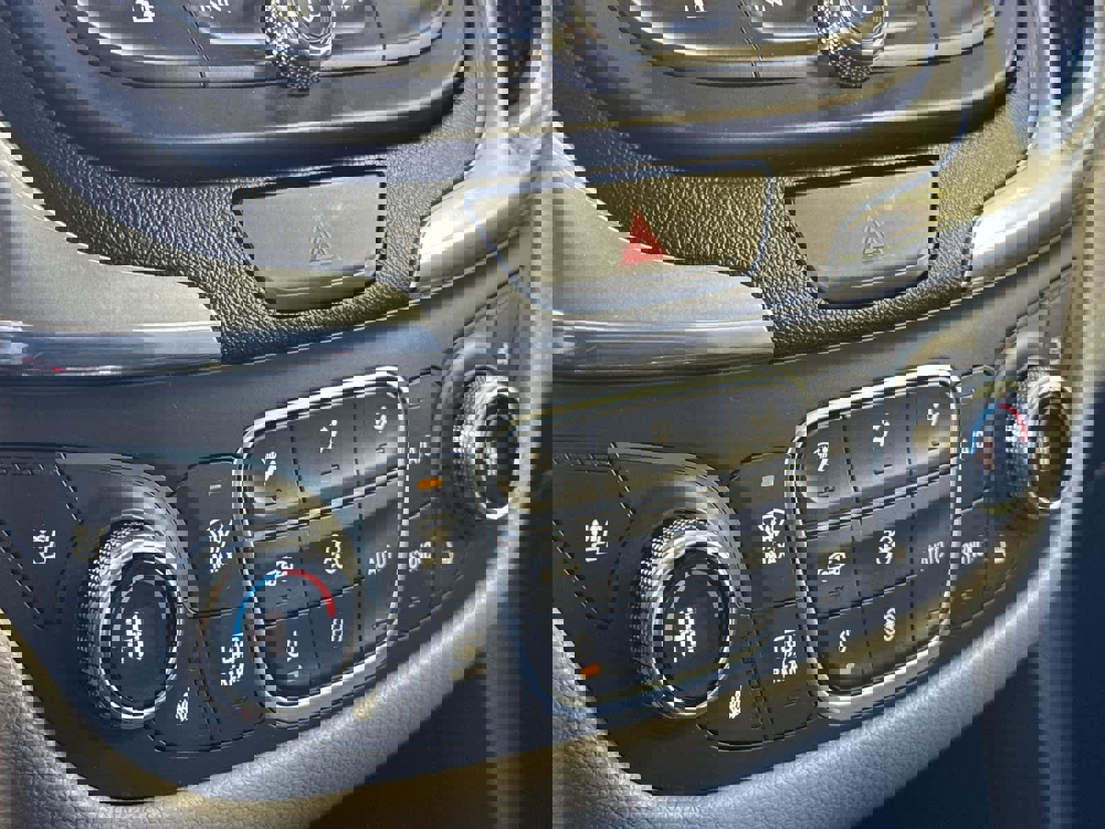 Used 2019 Chevrolet Equinox Premier image 22