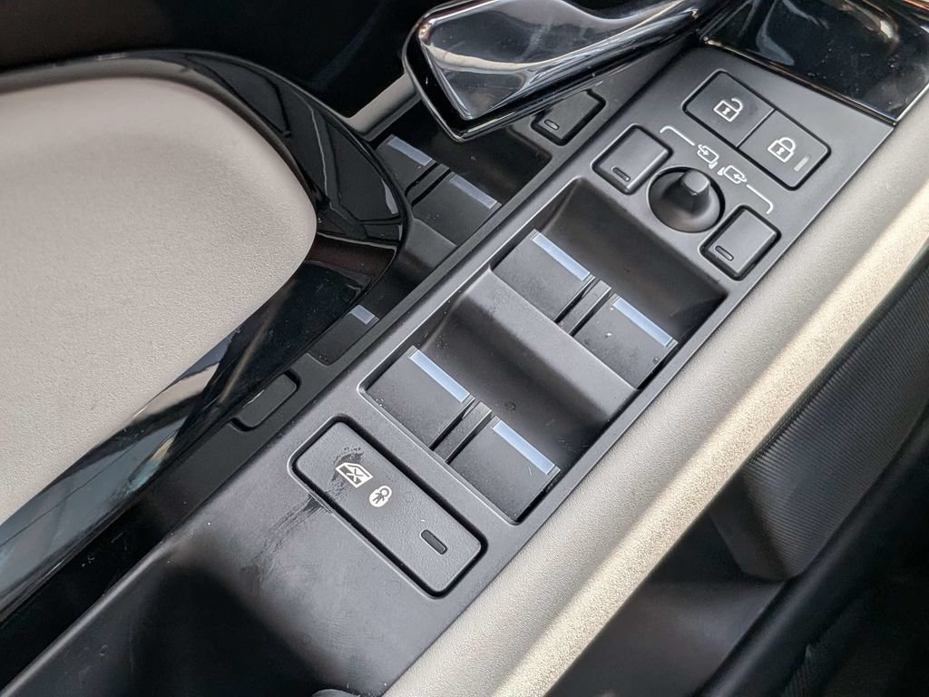 Certified 2026 Land Rover Range Rover Evoque Dynamic SE AWD/4WD image 26